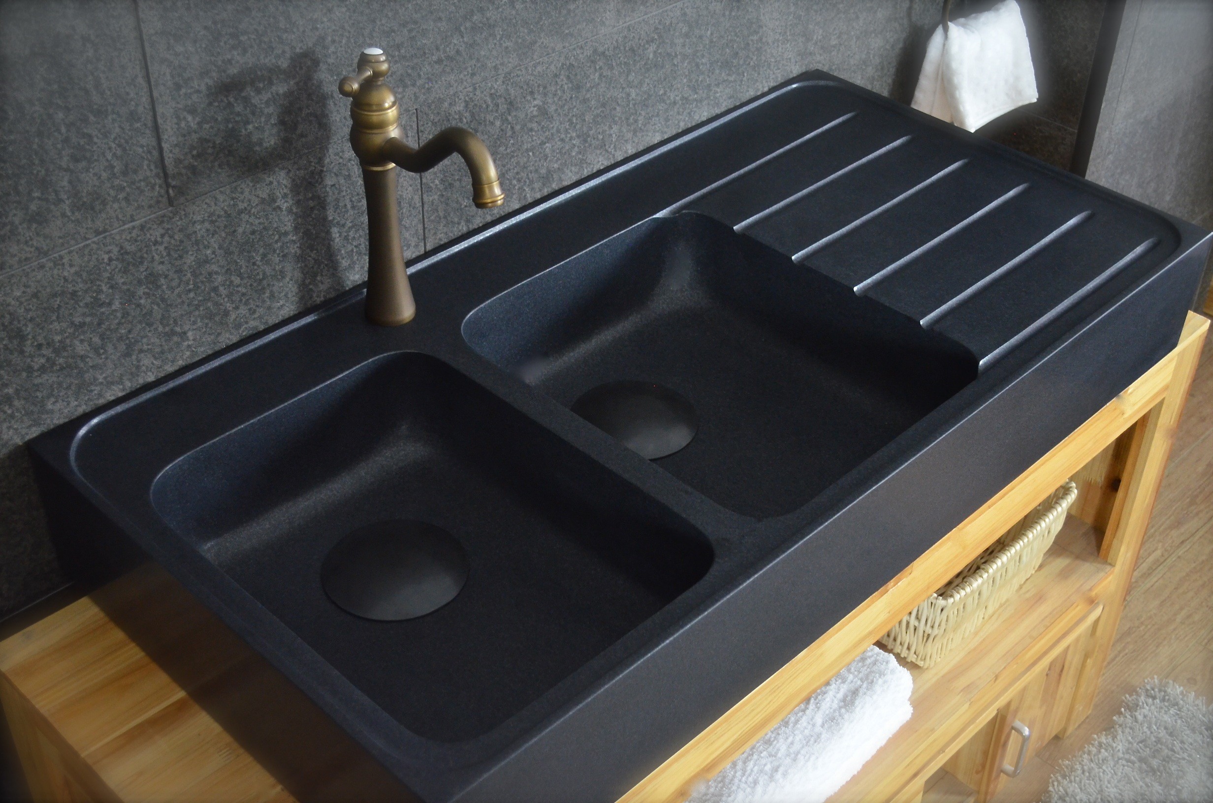 Évier de cuisine sous plan à cuve simple en granite noir 24 x 18